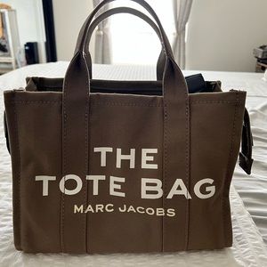 Marc Jacobs the tote bag! Great like new